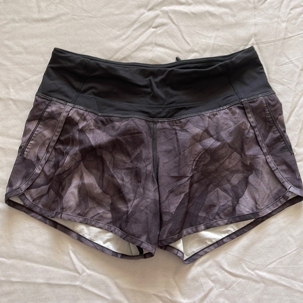 Lululemon Speed Up HR 4” Lined Shorts, size 2